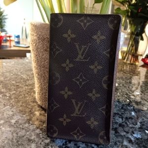 Louis Vuitton checkbook/card holder wallet **AUTHENTIC**